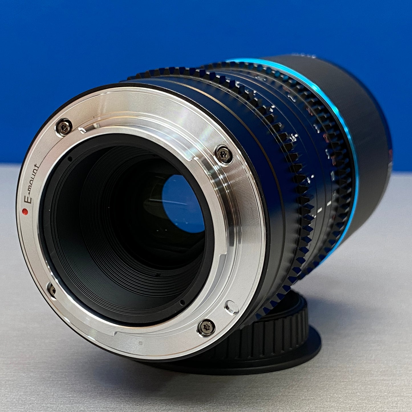SIRUI Saturn 75mm T2.9 1.6x Anamorphic (Carbon Fiber) - NOVA