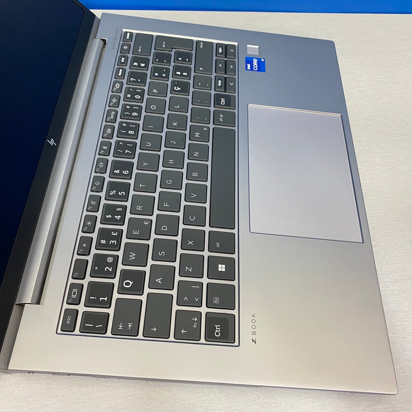 HP ZBook Firefly G10 - 14" FHD (i7-1355U/16GB/512GB SSD/RTX A500 4GB)