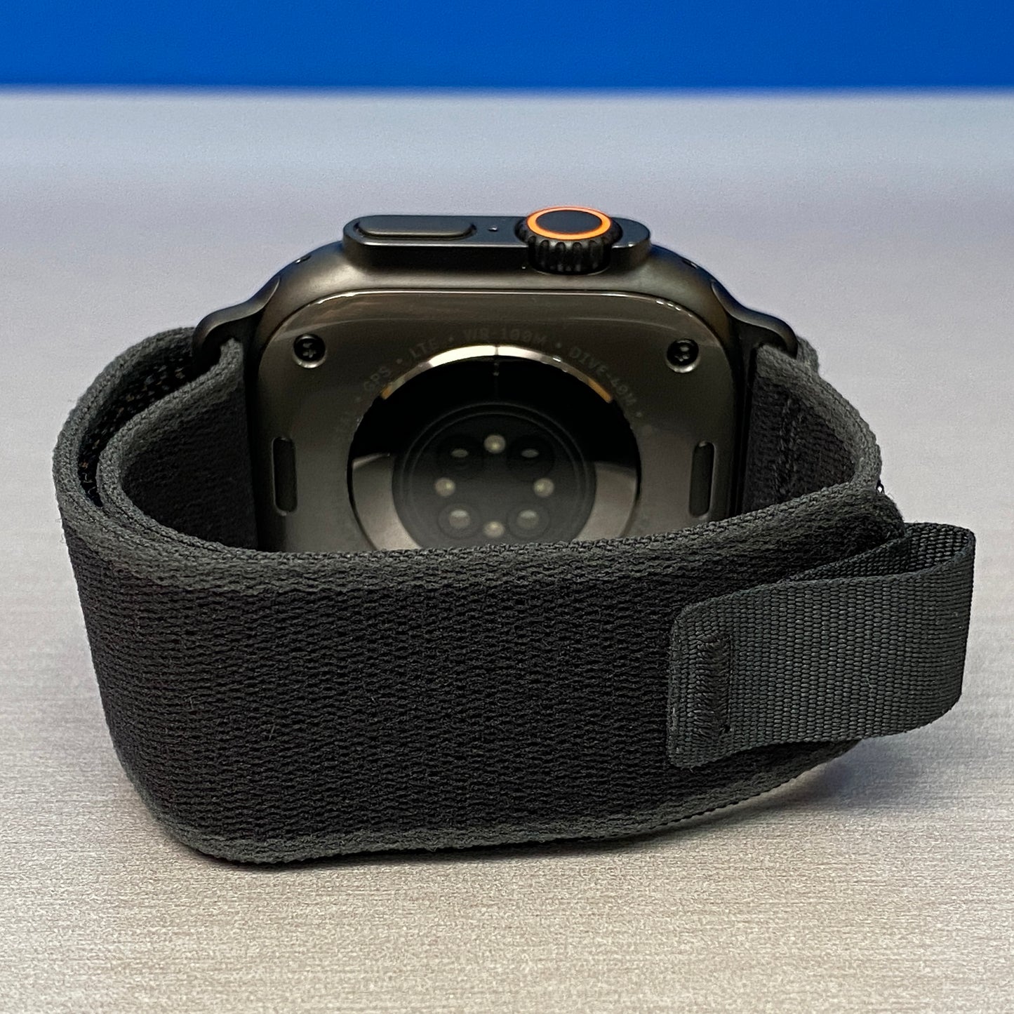 Apple Watch Ultra 2 (Titanium Black) - 49mm - Black Trail Loop