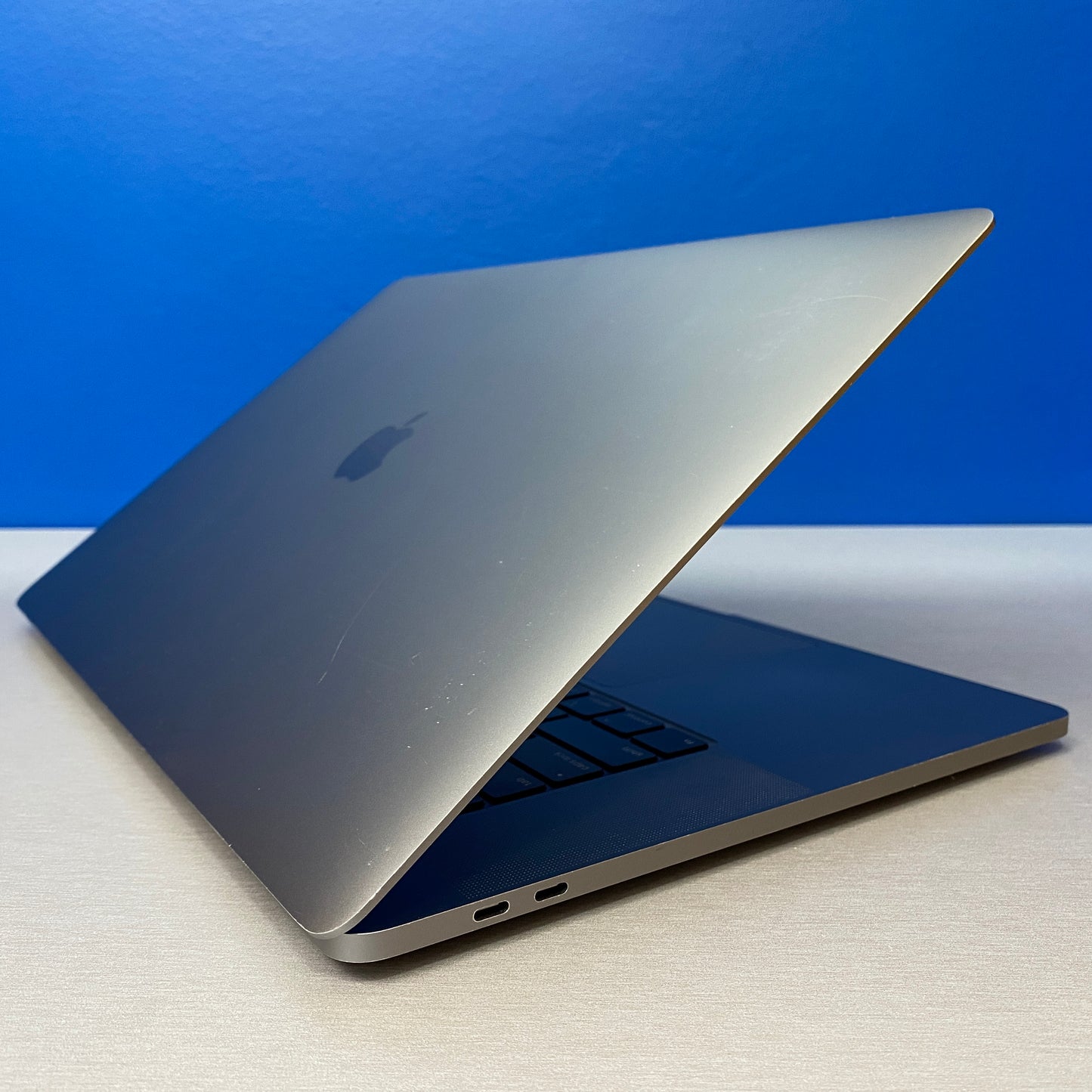 Apple MacBook Pro 16" - A2141 (i7/16GB/512GB SSD/Radeon Pro 5300M 4GB)