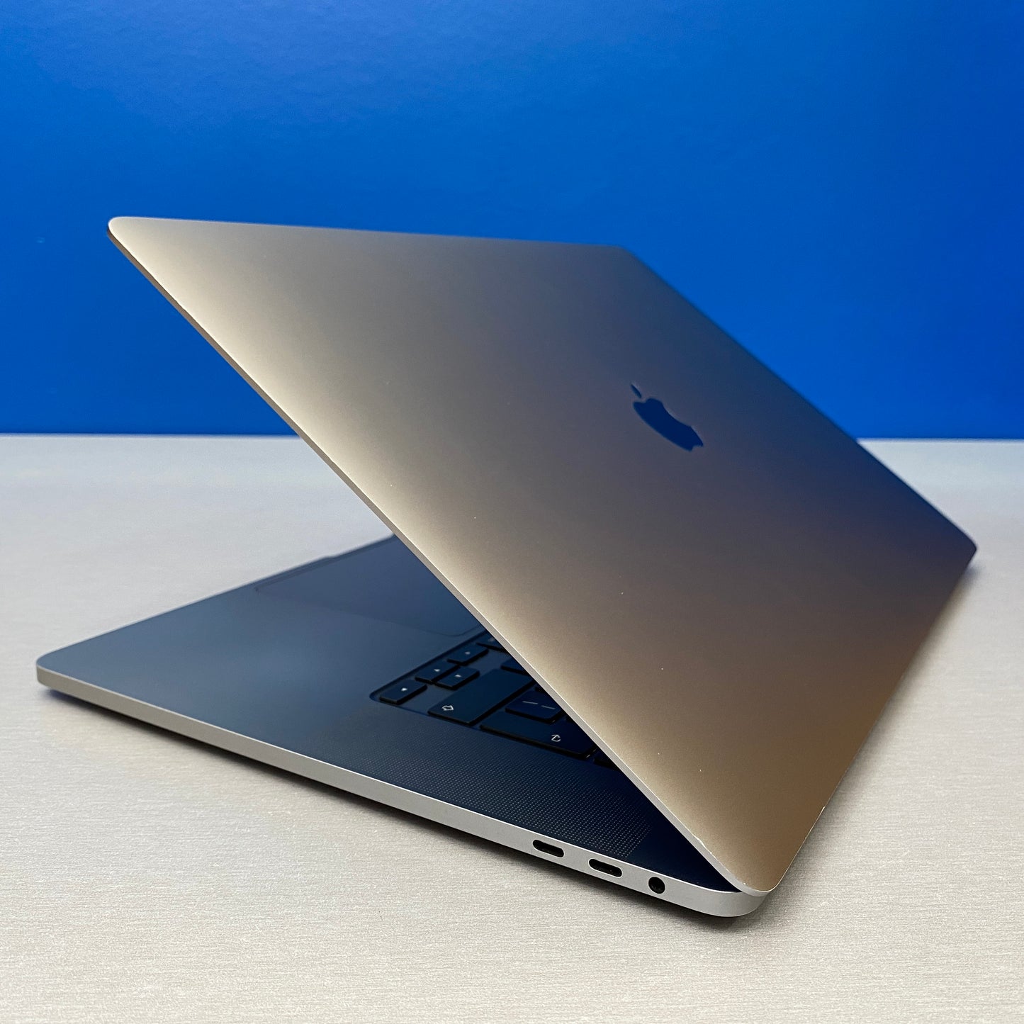 Apple MacBook Pro 16" | A2141 | i7 | 16GB | 512GB SSD | Radeon Pro 5300M 4GB