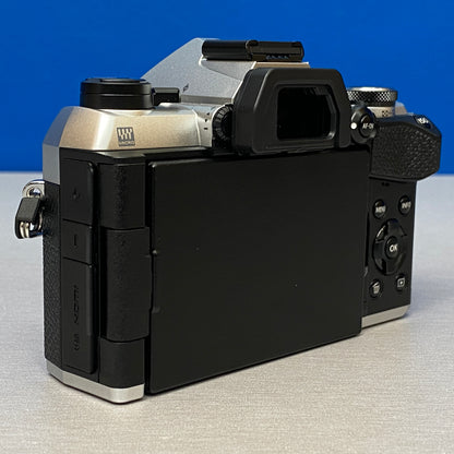 OM System OM-5 Mark II (Corpo) - 20.4MP | NOVA