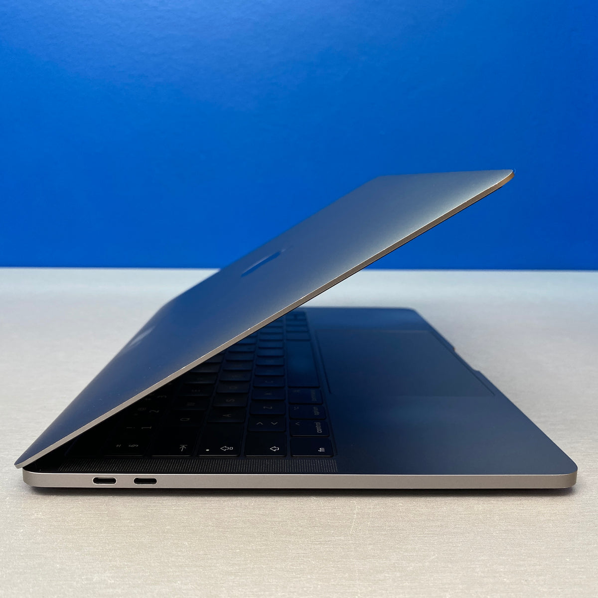 Apple MacBook Pro 13" Touch Bar - A1706 - Mid 2017 (i5/8GB/512GB SSD)