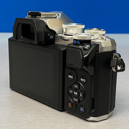 Olympus OM-D E-M10 Mark III (Corpo) - 16.1MP