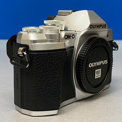 Olympus OM-D E-M10 Mark III (Corpo) - 16.1MP