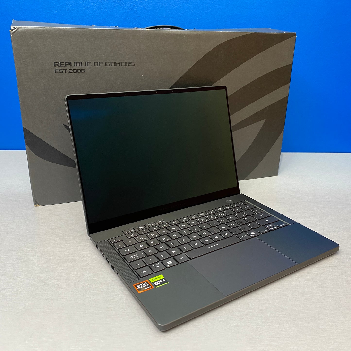 ASUS Zephyrus G14 | 14" OLED | Ryzen 9 AI HX 370 | 32GB | RTX 5070 8GB