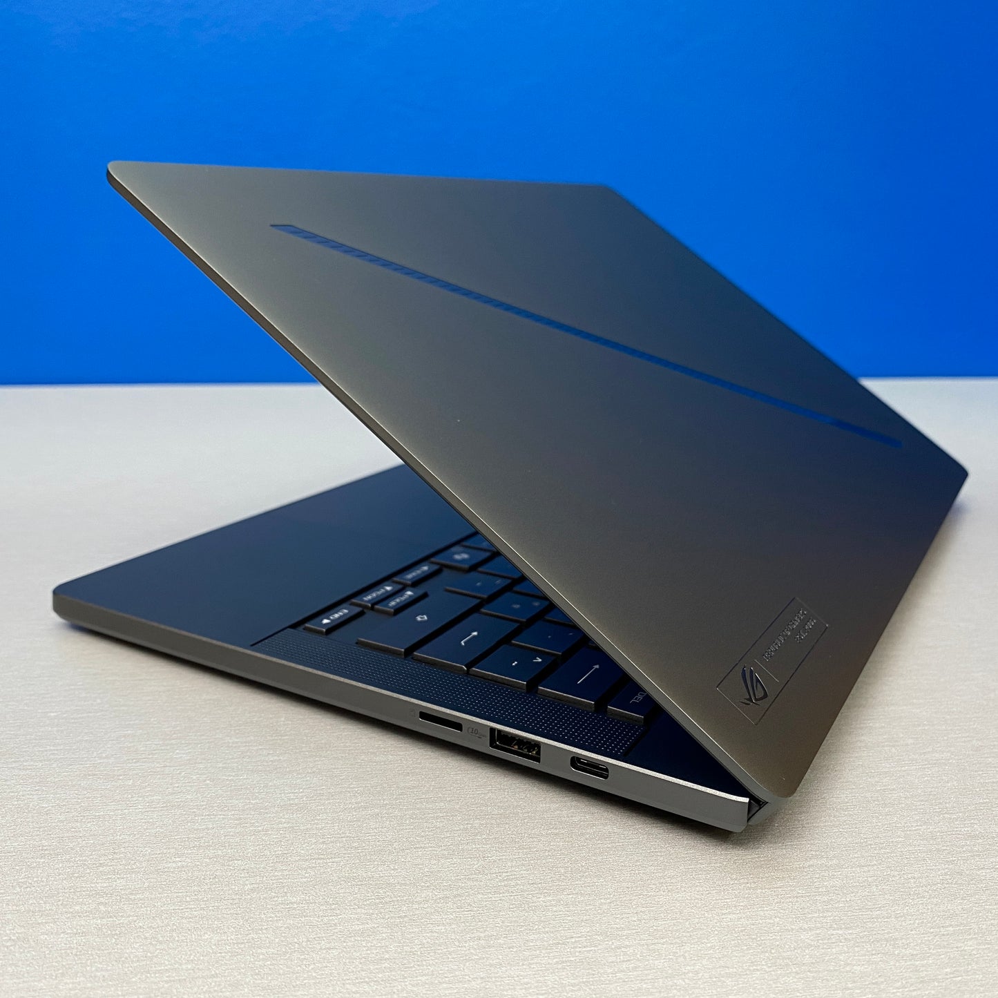 ASUS Zephyrus G14 | 14" OLED | Ryzen 9 AI HX 370 | 32GB | RTX 5070 8GB