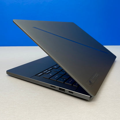 ASUS Zephyrus G14 | 14" OLED | Ryzen 9 AI HX 370 | 32GB | RTX 5070 8GB