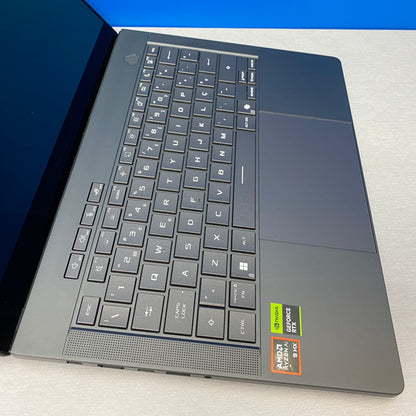 ASUS Zephyrus G14 | 14" OLED | Ryzen 9 AI HX 370 | 32GB | RTX 5070 8GB