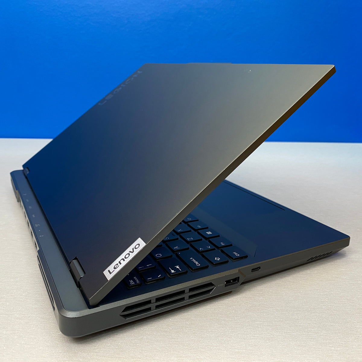 Lenovo Legion Pro 5 16ARX8 | 16" WQXGA 240Hz | Ryzen 9 7945HX | 32GB | 1TB | RTX 4070 8GB