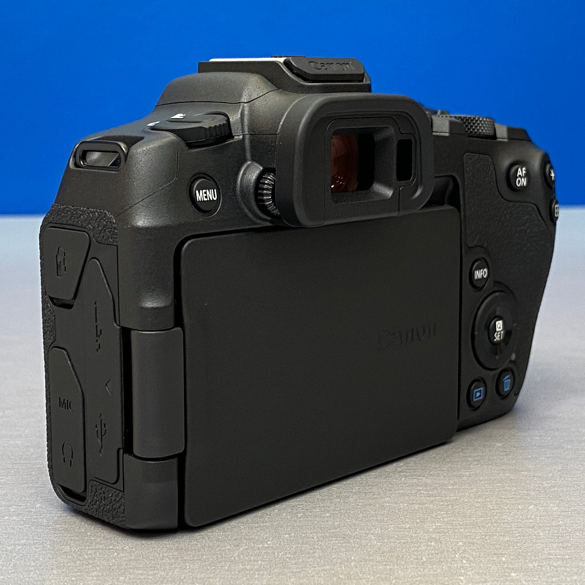 Canon EOS R8 (24.2MP) + RF 24-105mm f/4-7.1 IS STM | NOVA