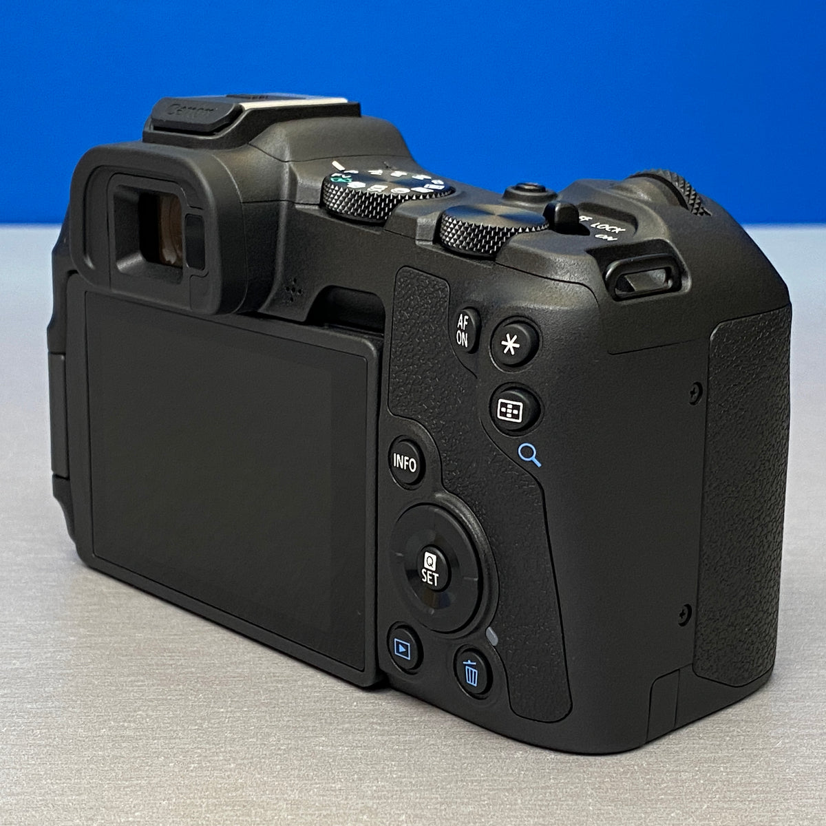Canon EOS R8 (24.2MP) + RF 24-105mm f/4-7.1 IS STM | NOVA