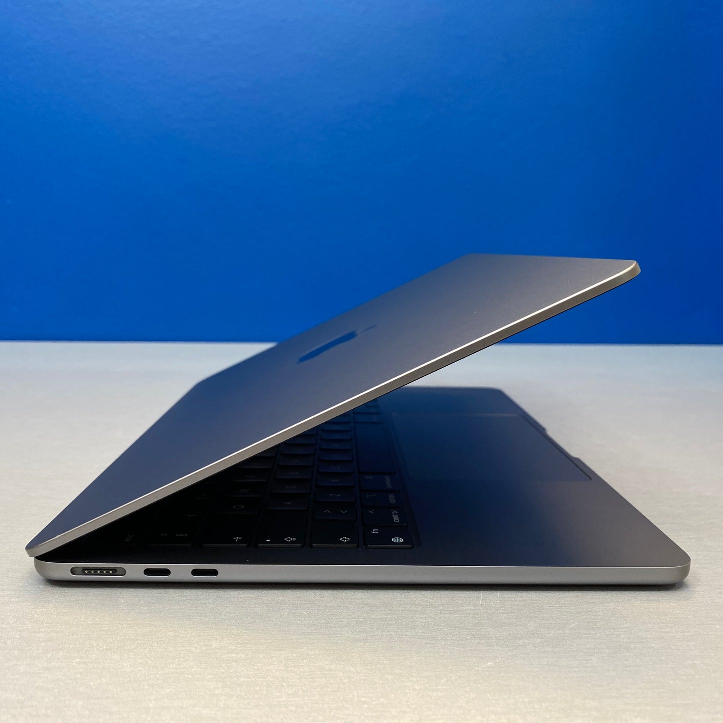 Apple MacBook Air 13.6" | 2022 | M2 8-Cores | 8GB | 256GB SSD