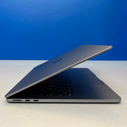 Apple MacBook Air 13.6" | 2022 | M2 8-Cores | 8GB | 256GB SSD