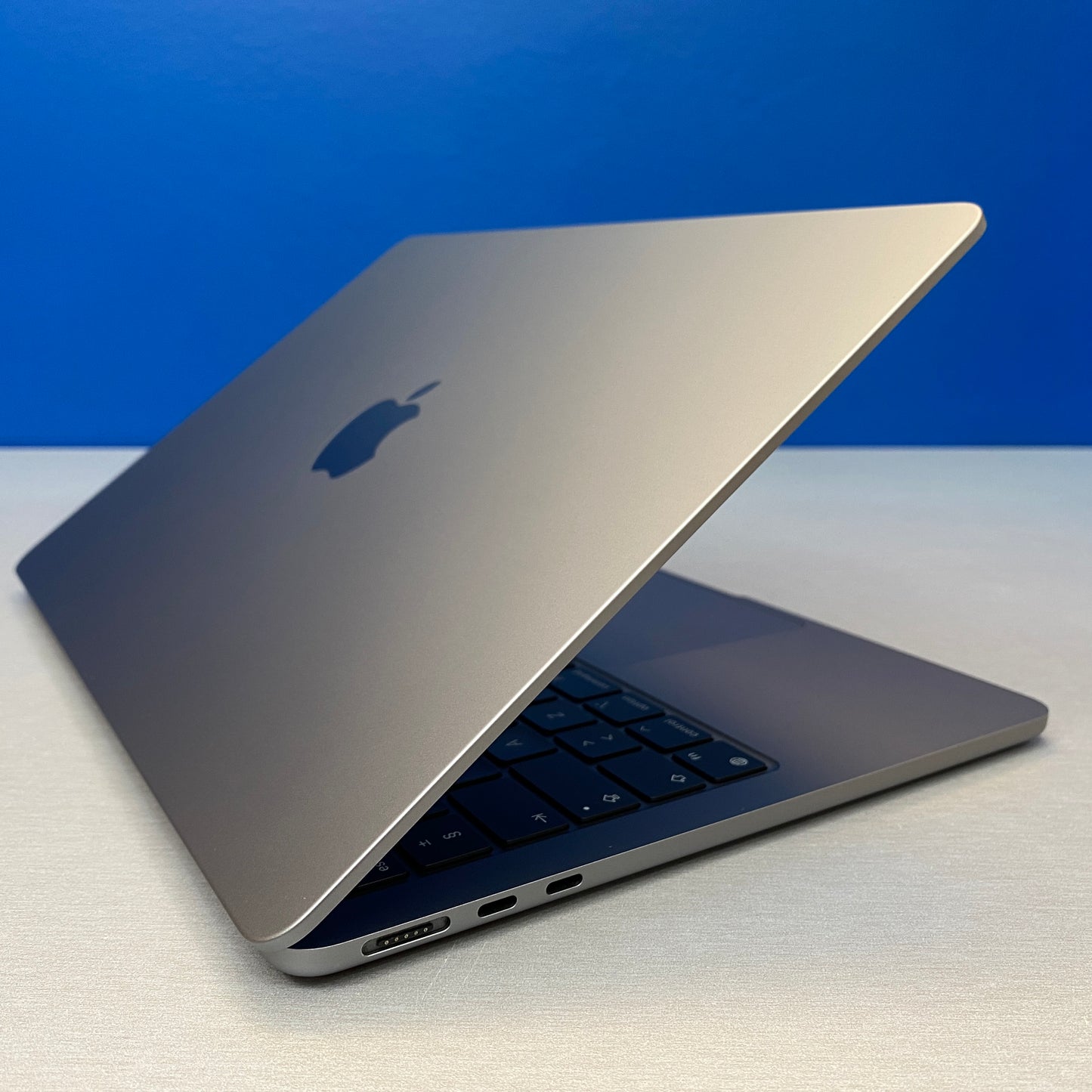 Apple MacBook Air 13.6" | 2022 | M2 8-Cores | 8GB | 256GB SSD