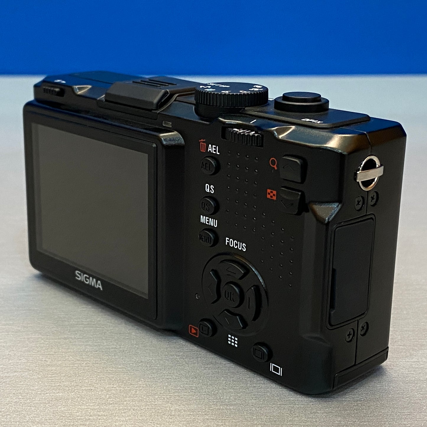 Sigma DP1x (14MP - 28mm f/4) - NOVA