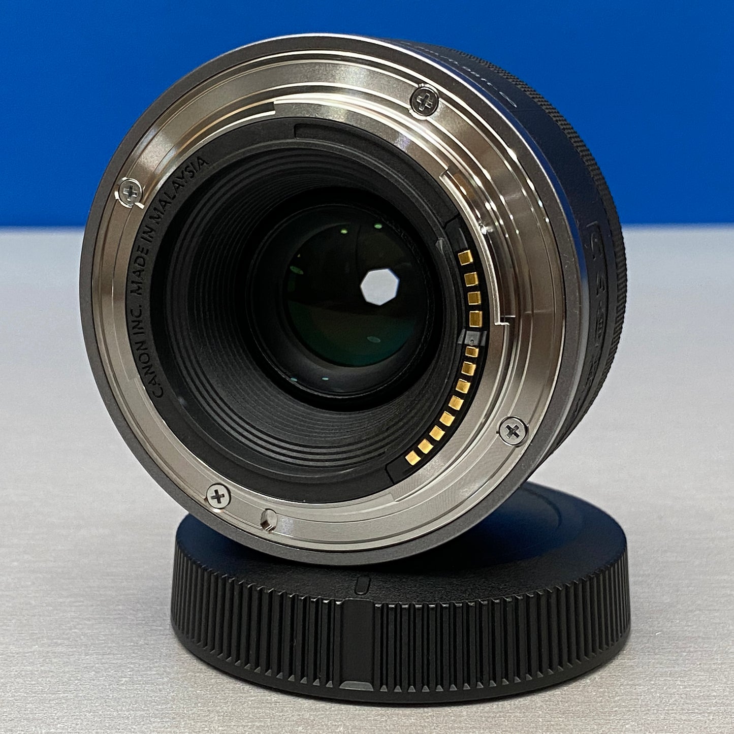 Canon RF 50mm f/1.8 STM