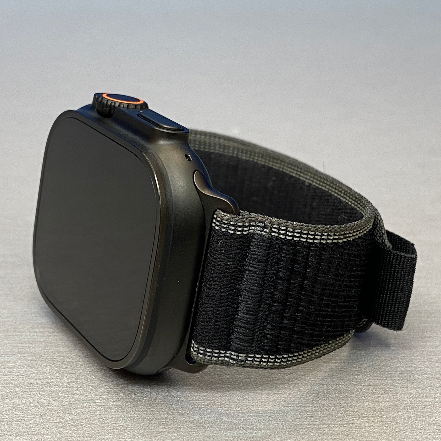 Apple Watch Ultra 3 | Titanium Black | 49mm | Trail Loop