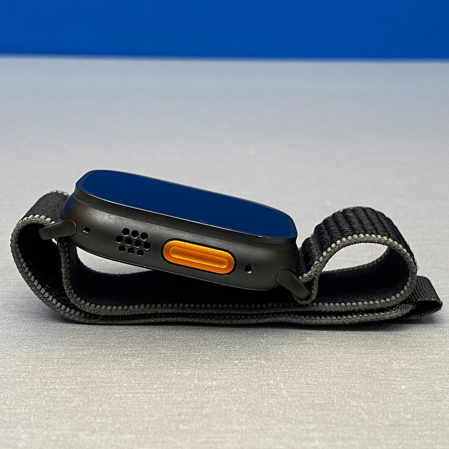Apple Watch Ultra 3 | Titanium Black | 49mm | Trail Loop