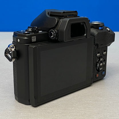 Olympus OM-D E-M10 Mark IV (Corpo) - 20.3MP | NOVA