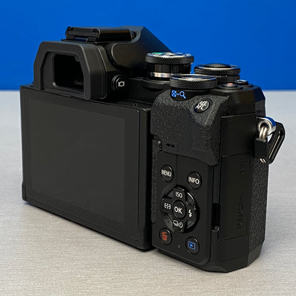 Olympus OM-D E-M10 Mark IV (Corpo) - 20.3MP | NOVA