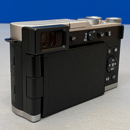 Panasonic Lumix L10 | 20.4MP | Silver | NOVA