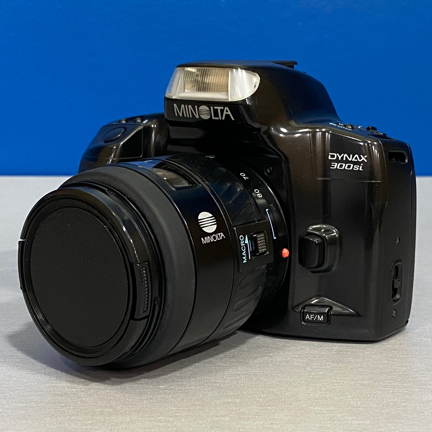 Minolta Dynax 300si + AF Zoom 28-80mm f/4-5.6