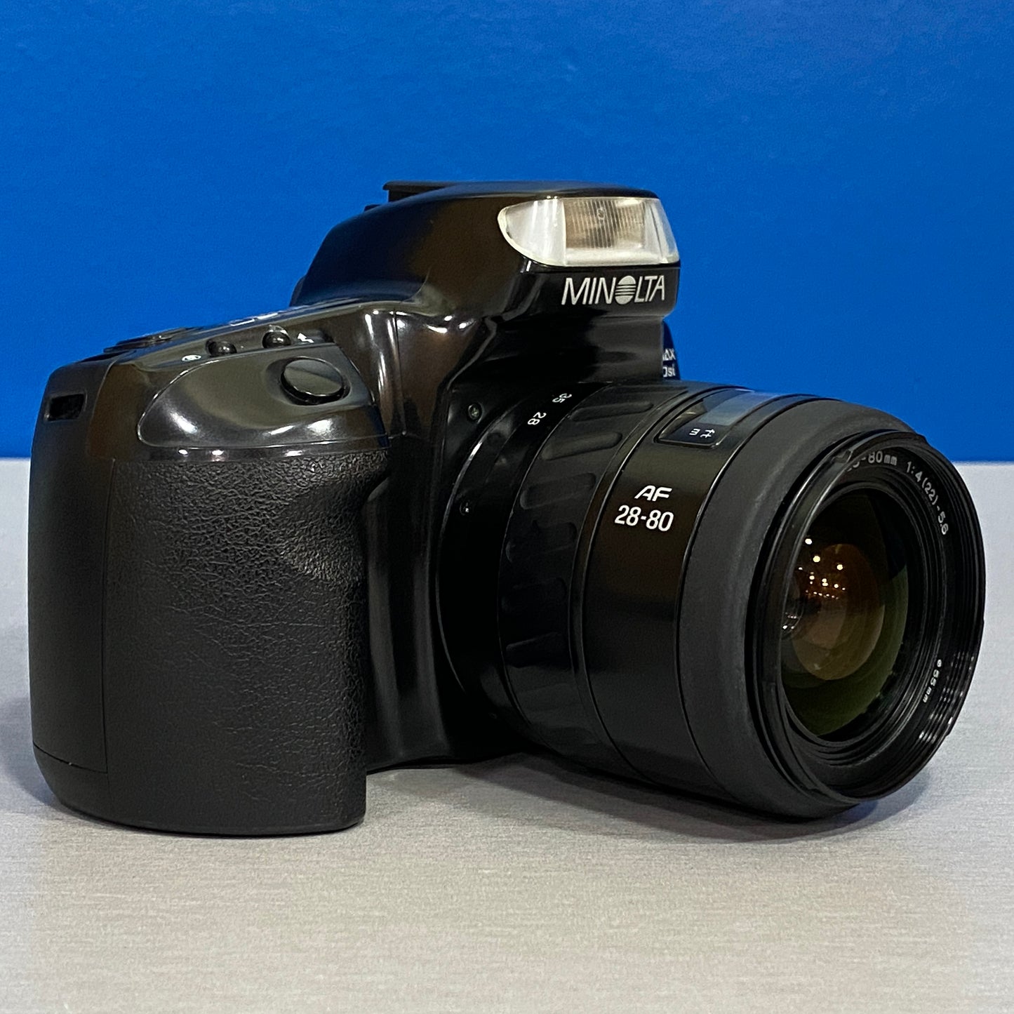 Minolta Dynax 300si + AF Zoom 28-80mm f/4-5.6