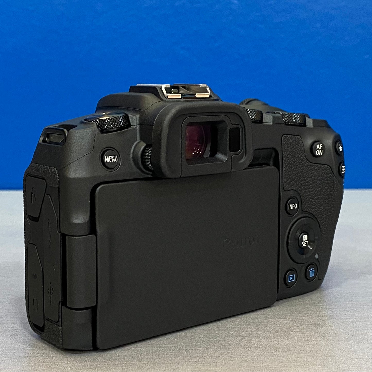 Canon EOS RP (26.2MP) + RF 24-105mm f/4-7.1 IS STM | NOVA