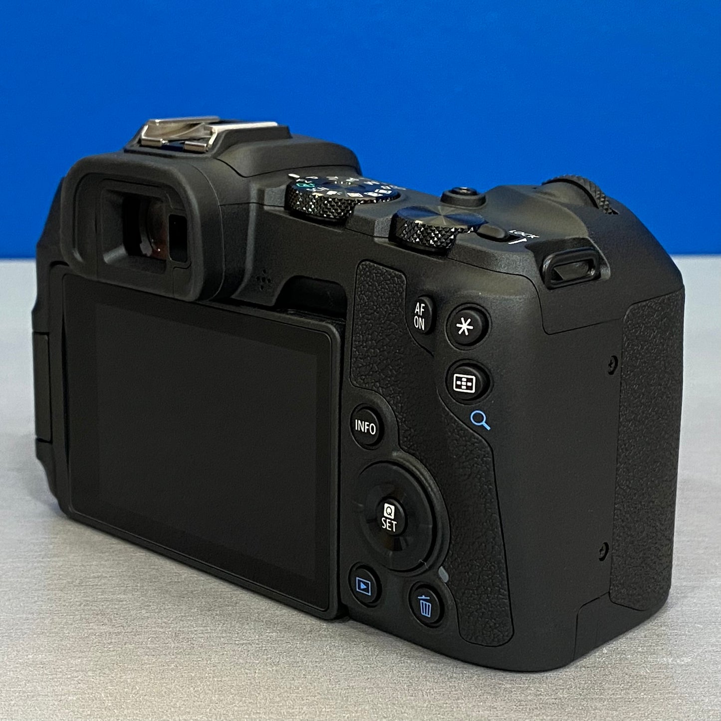 Canon EOS RP (26.2MP) + RF 24-105mm f/4-7.1 IS STM | NOVA